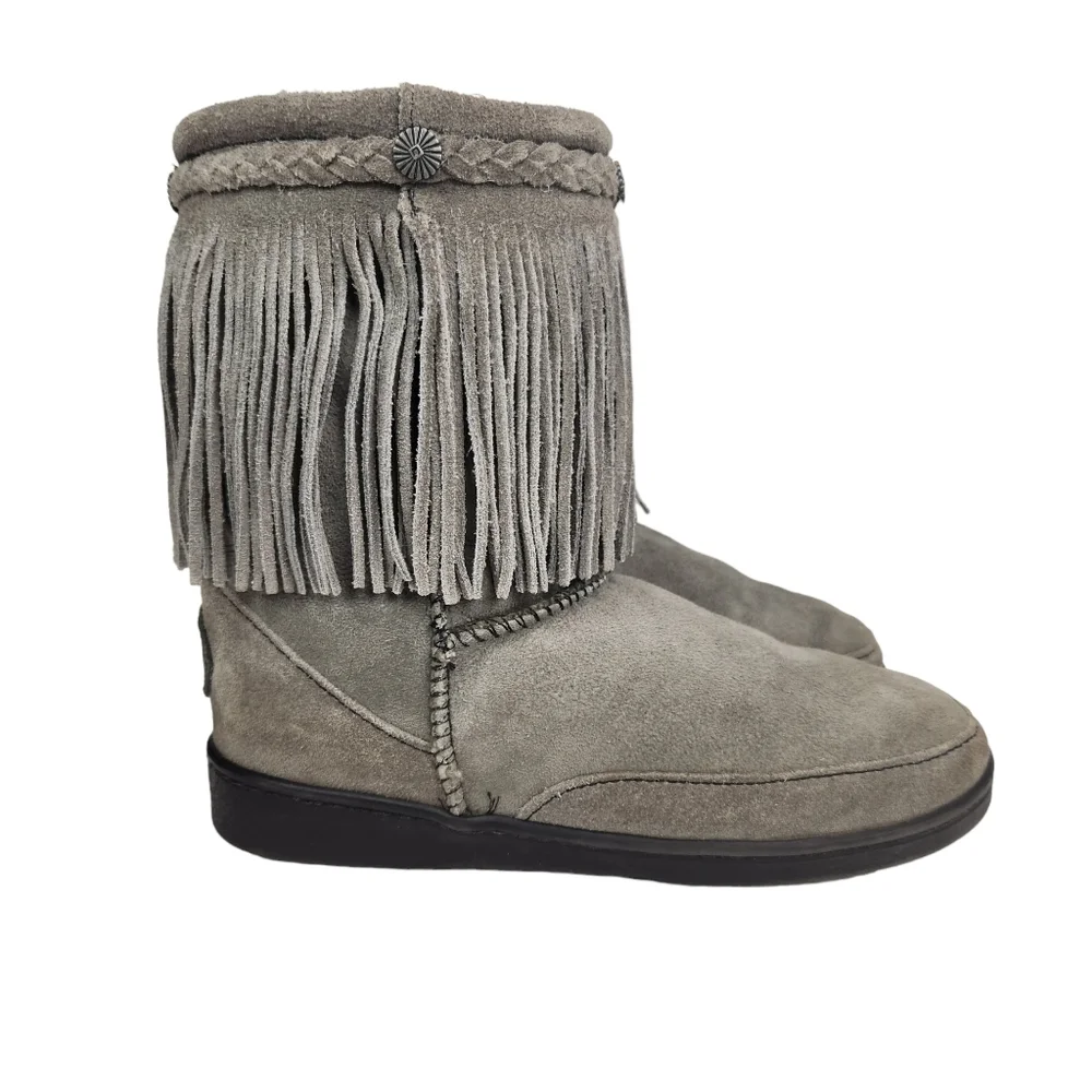 Minnetonka Gray Sheepskin Fur Lined Pug Boots Fringe Winter Moccasin Boot Size 7